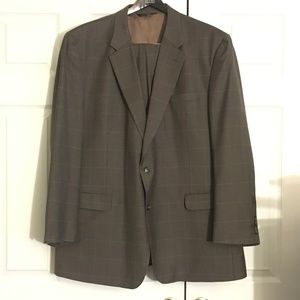 Jos. A. Bank Men's Suit 52 L - Great Condition